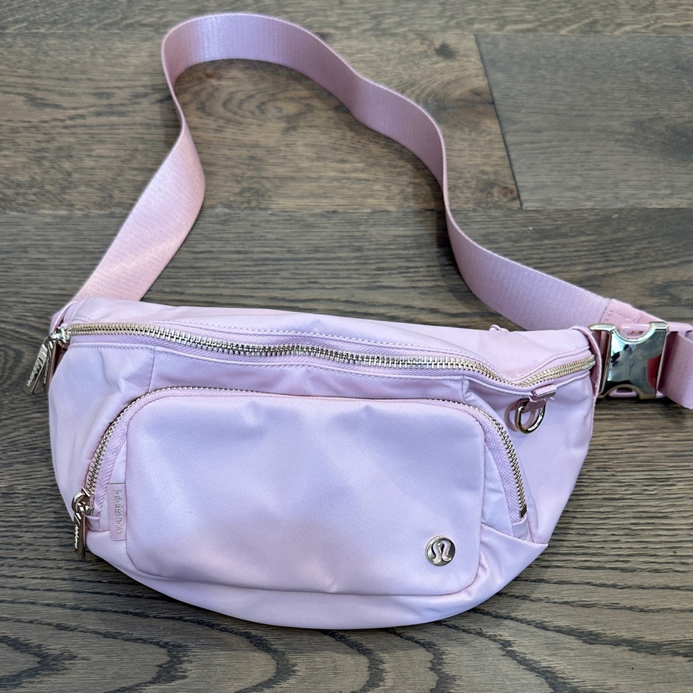 Lululemon everywhere belt flush pink Fanny pack RARE